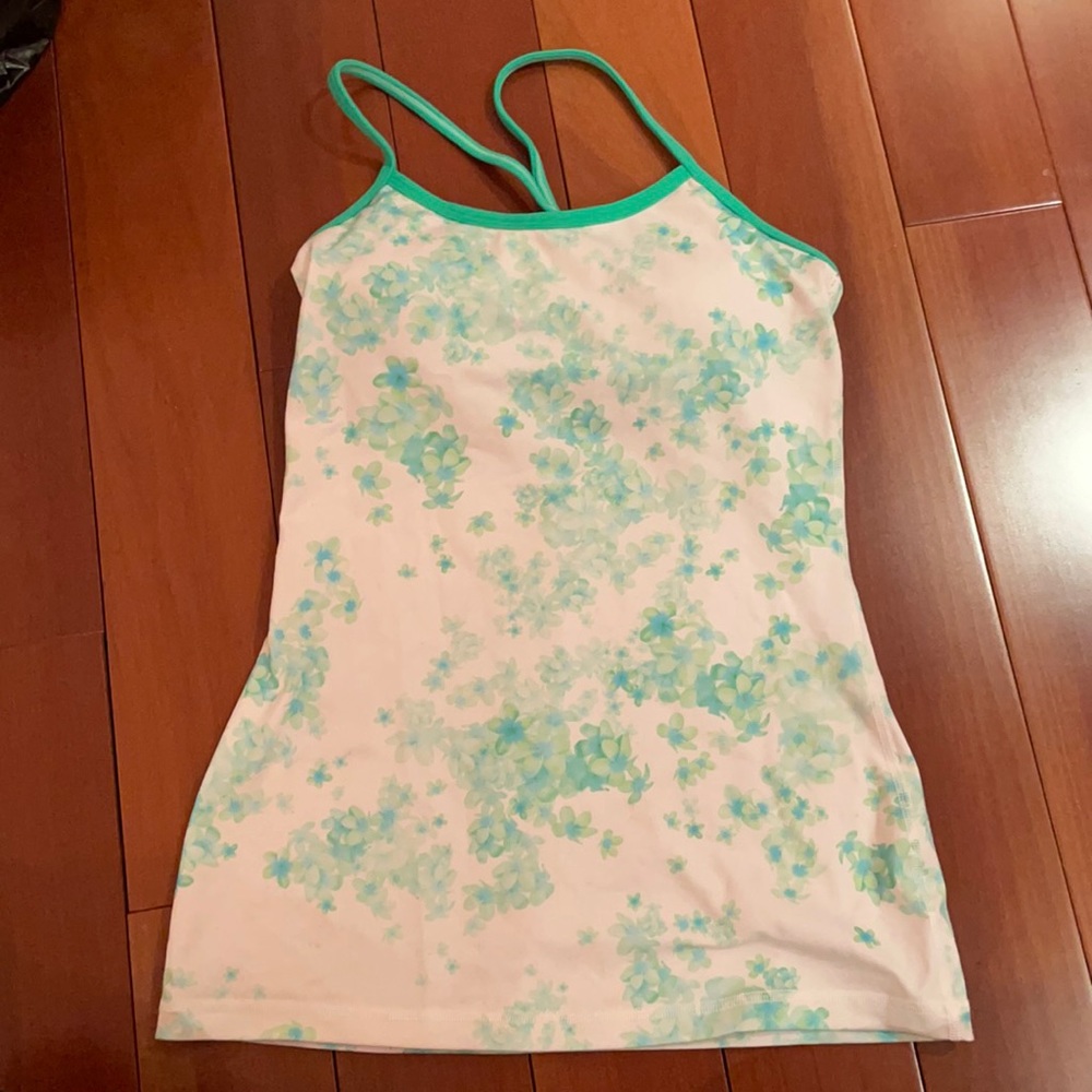 Lululemon Y tank size 4